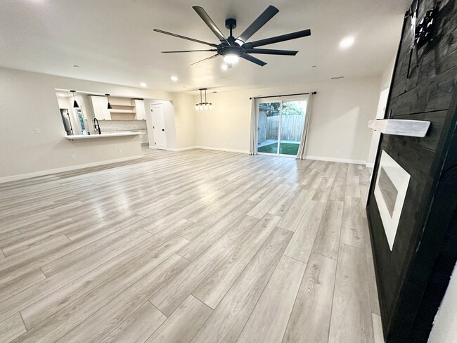 Building Photo - 2315 Tavern Rd