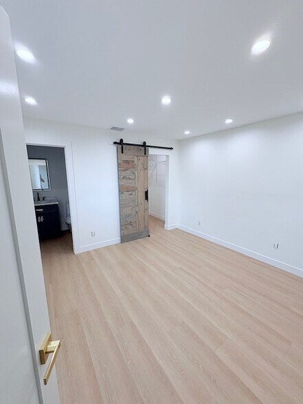 Building Photo - 8315 Kittyhawk Ave