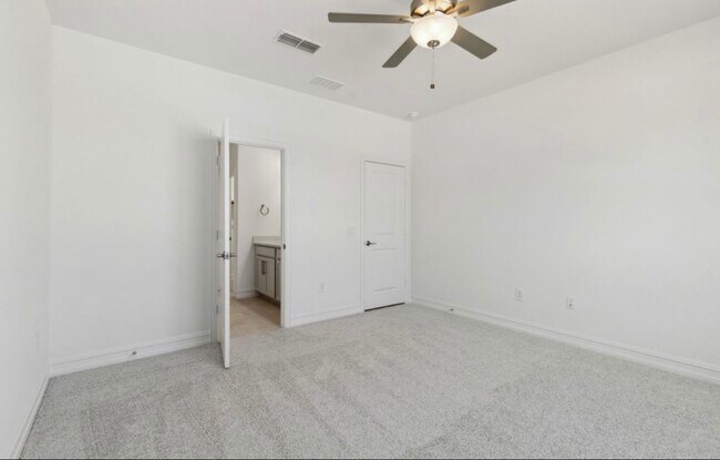 Building Photo - 4944 Ripley Ave