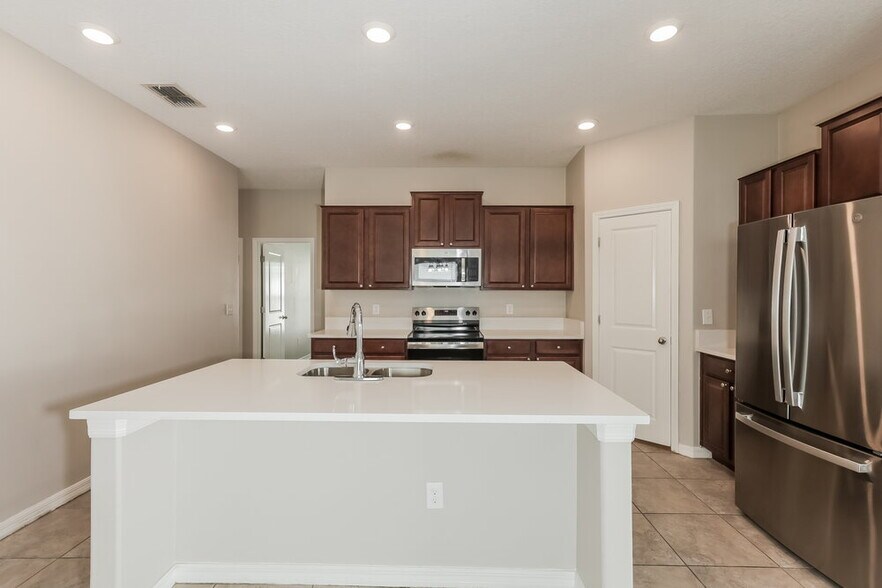 Building Photo - 6724 Trent Creek Dr