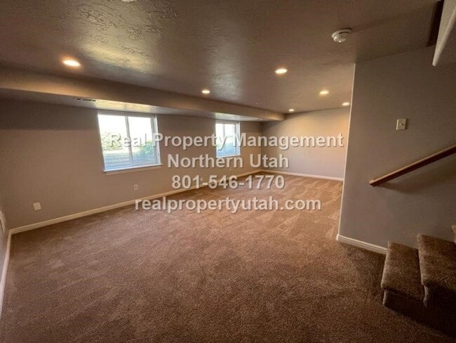 Building Photo - 3 Bedroom Layton Home Coming Available in ...