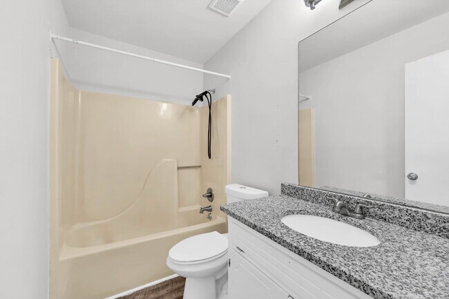 Building Photo - 3 Bedroom and 2 Bathroom with Finished Basement near Fort Campbell