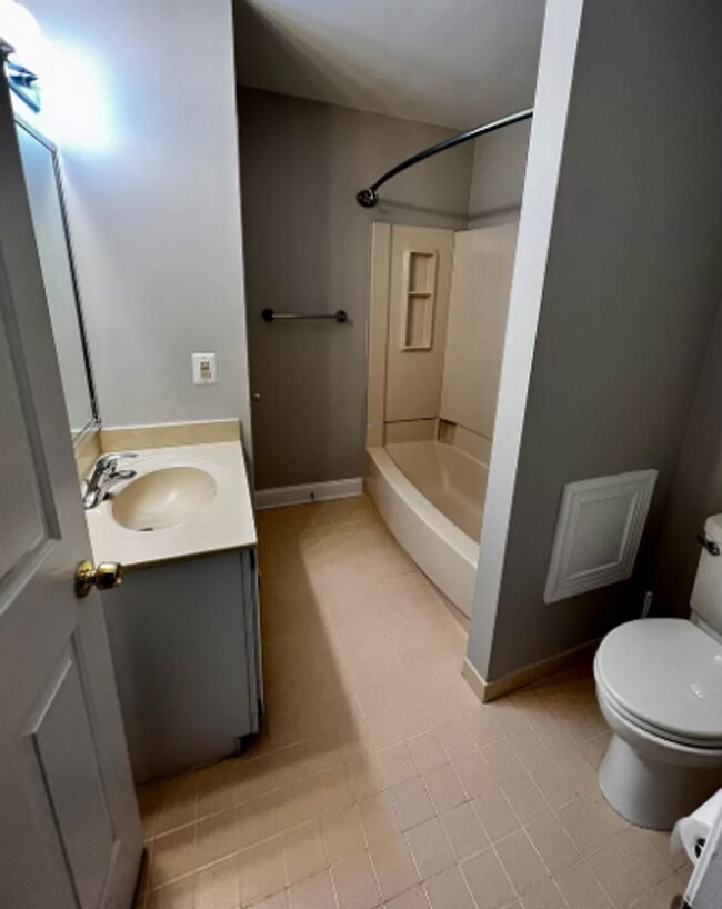 Building Photo - 3 Bedroom 2.5 Bath Townhouse in Woodlands Community of West Chester