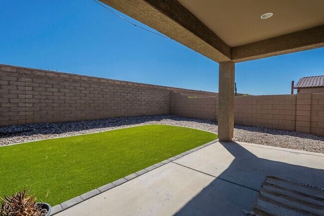 Building Photo - Bright & Stylish 3BR Home in La Estancia |...