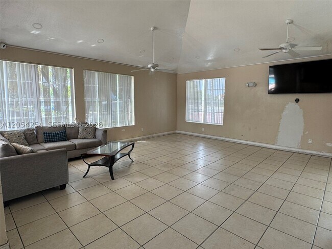 Building Photo - 9711 Fontainebleau Blvd