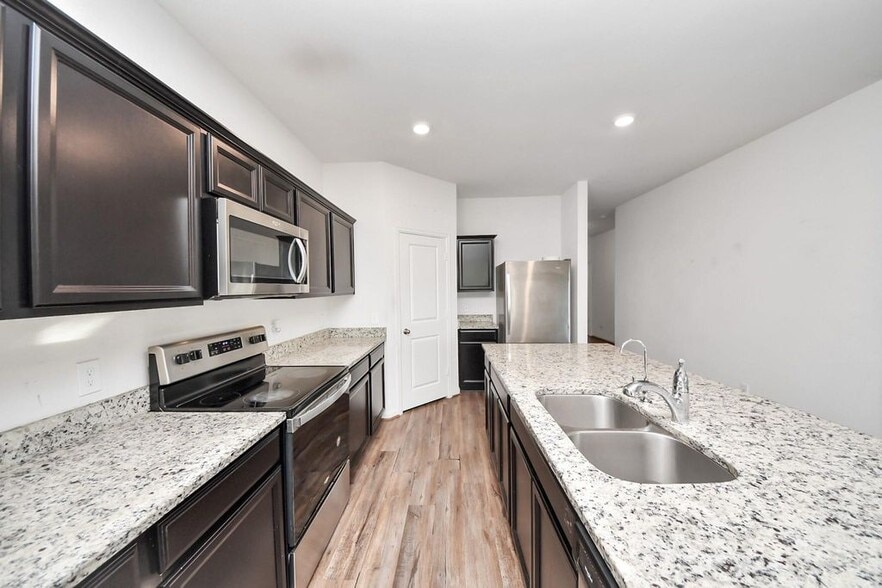 Building Photo - 1060 Fraser Fir Ln