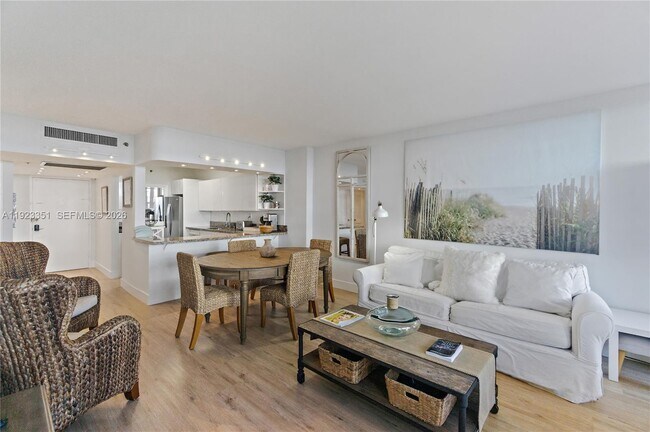 Building Photo - 100 Lincoln Rd