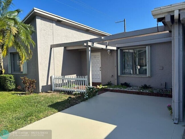 Primary Photo - 14838 Wildflower Ln