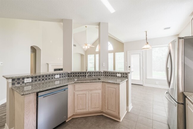 Building Photo - 5911 Brook Bend Dr