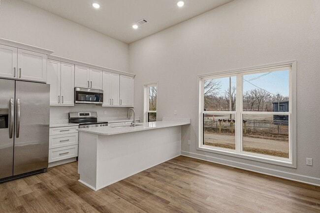 Building Photo - 325 Houghton St