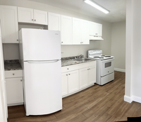 Building Photo - NEWLY RENOVATED SINGLE LEVEL 3 BEDROOM UNI...