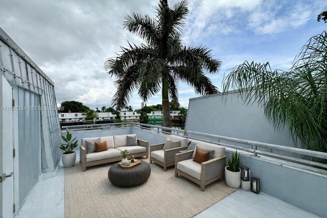 Building Photo - 1361 NE 40th Pl