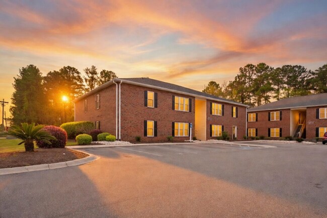 Building Photo - (843)742-5165 Available now—and easier to get into than a parking spot at the Beach! Rents always...