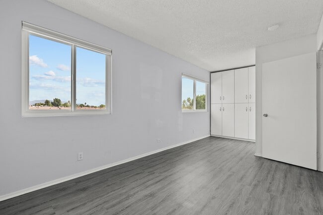 Building Photo - 9346 N Van Nuys Blvd W