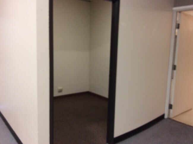 Building Photo - 135 S Sierra Ave