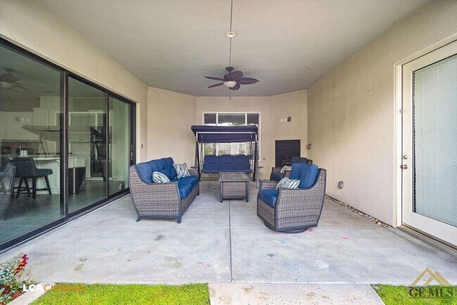Building Photo - Luxury Living in Windermere Seven Oaks: Modern 5 Bed, 3 Bath Home with Pool, Solar, and Gated Nei...