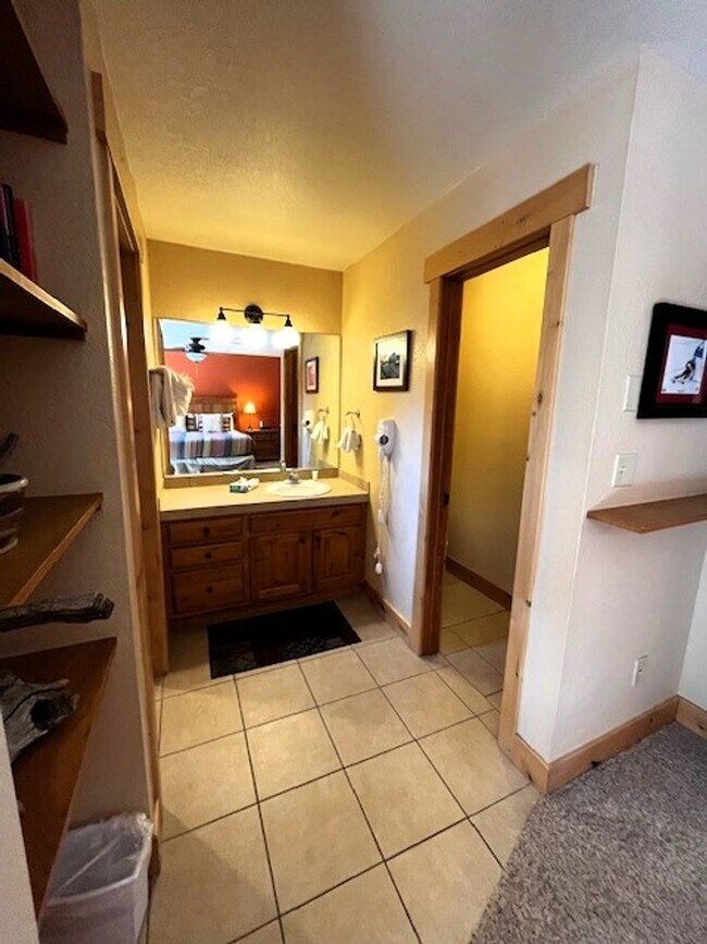 Building Photo - Long Term Rental- Lagoon Townhomes 720D