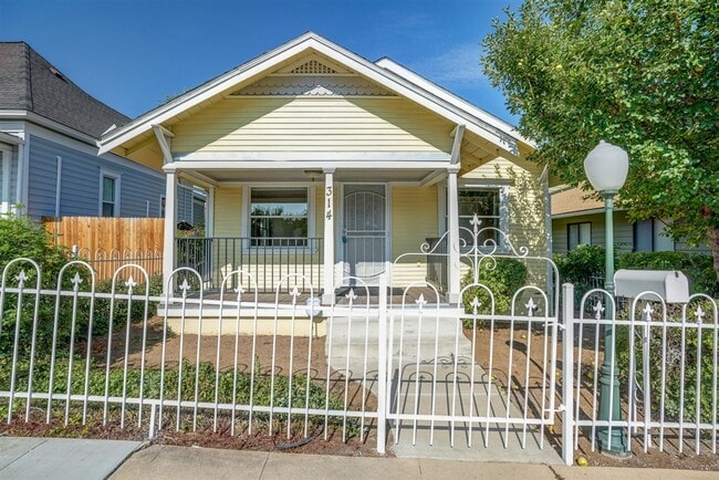 Primary Photo - Home and Office potential!
