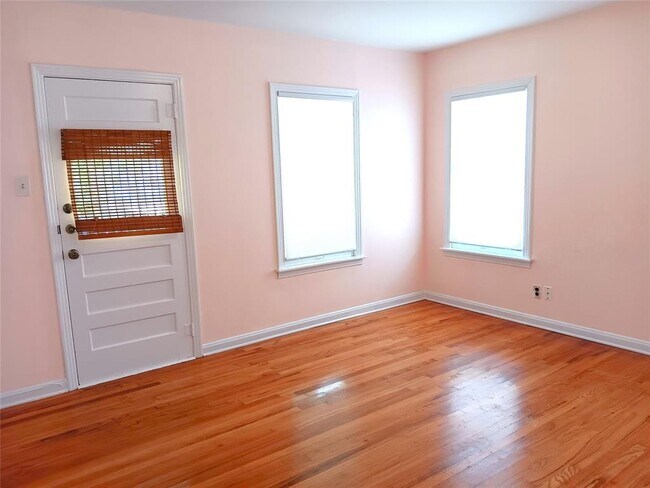 Building Photo - 513 E 46th St