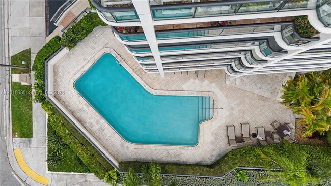 Building Photo - 2575 S Bayshore Dr