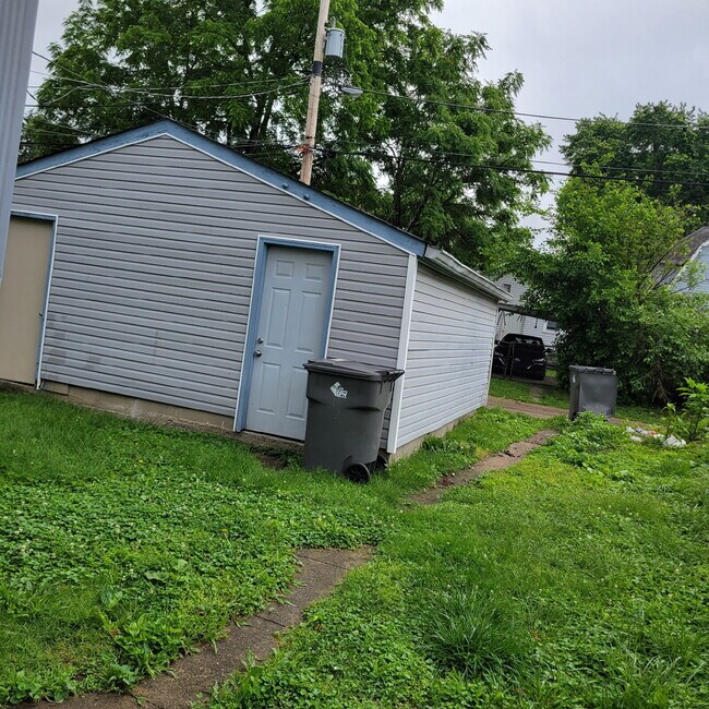 Building Photo - 2 Bedroom Duplex