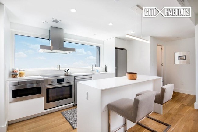 Building Photo - 213 Columbia St