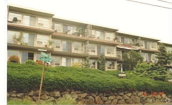 Building Photo - Fountain Court Apartments