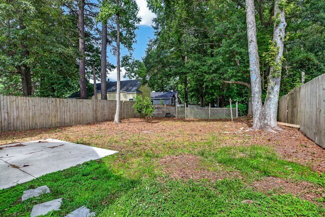Building Photo - Charming 2Bed Near Piney Green & Camp Lejeune