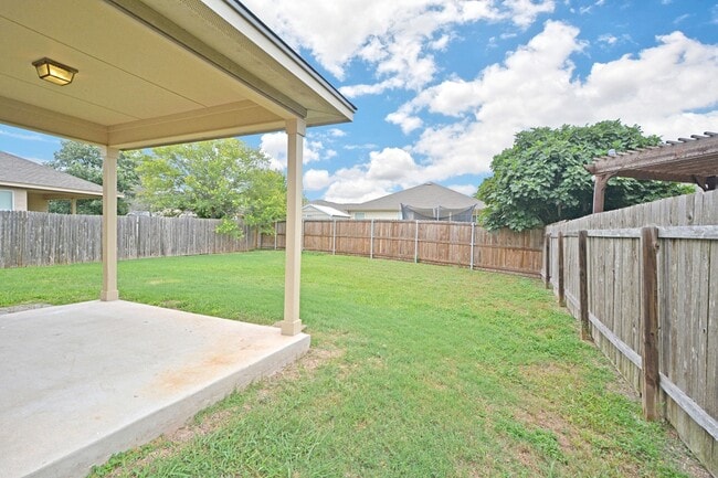 Building Photo - 2121 Sinclair Dr