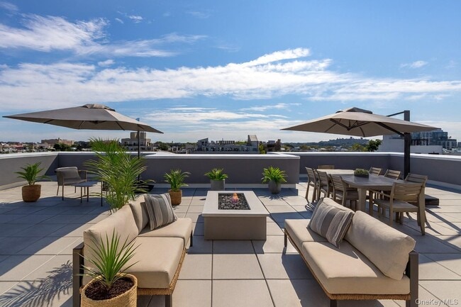 Building Photo - 37-18 Broadway