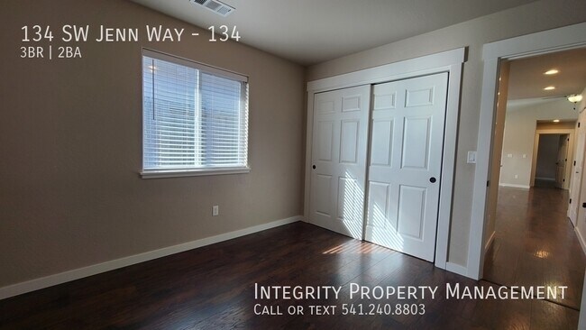 Building Photo - 134 SW Jenn Way