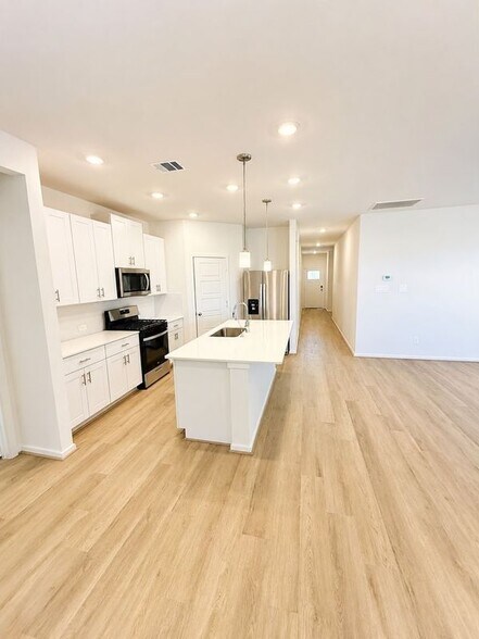 Building Photo - 8210 Blackwell Cv Dr