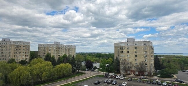 Building Photo - 1 Cityview Ln