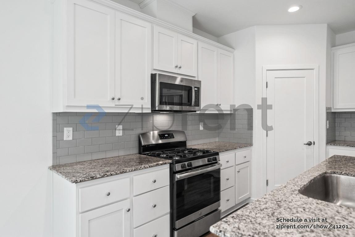 Building Photo - 1280 Hernandez Wy