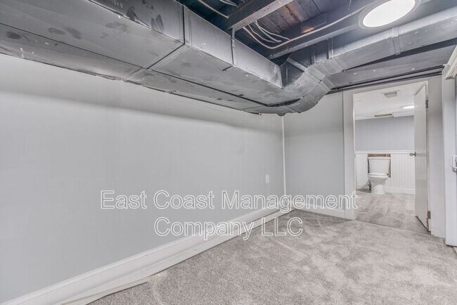 Building Photo - 1253 Sargeant St