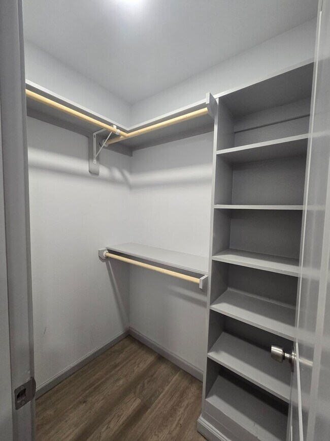 Building Photo - Spacious 4/3/2 Home with Modern Finishes and Great Location