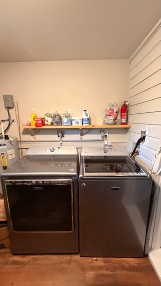 Building Photo - 1307 E Holly St