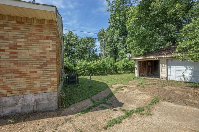 Building Photo - 1024 Mendenhall Cove
