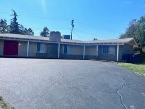 Building Photo - 102 Hillside Way