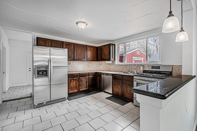 Building Photo - 4BD, 2BA Sun Valley Home with Large Driveway for Parking