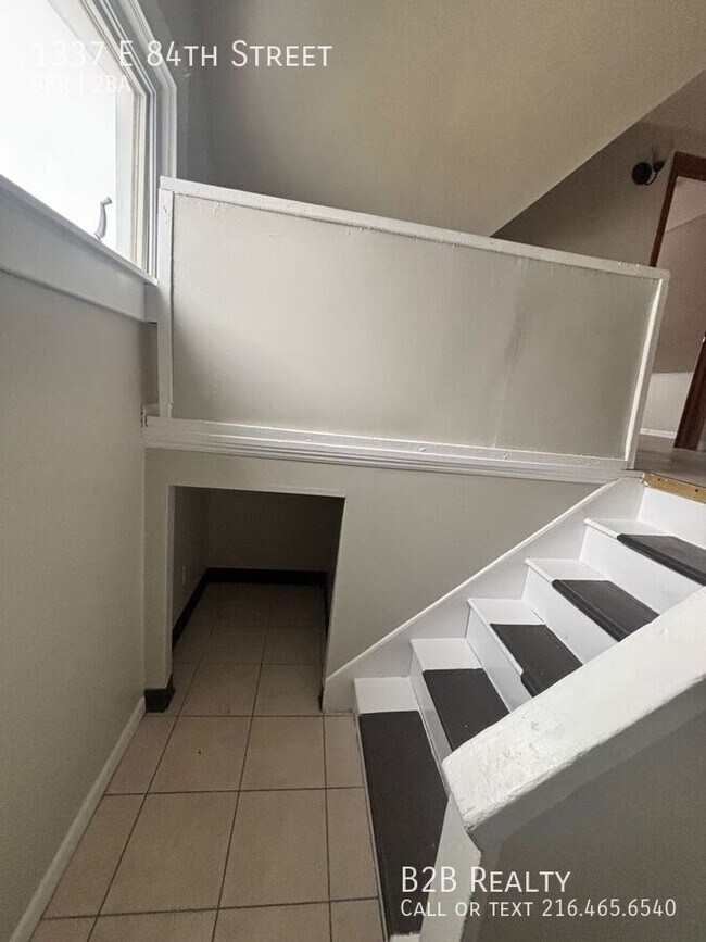 Building Photo - 1337 E 84th St