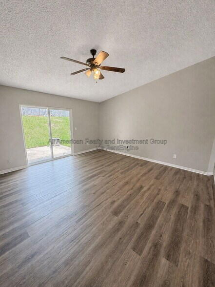 Building Photo - 216 Lustan Dr