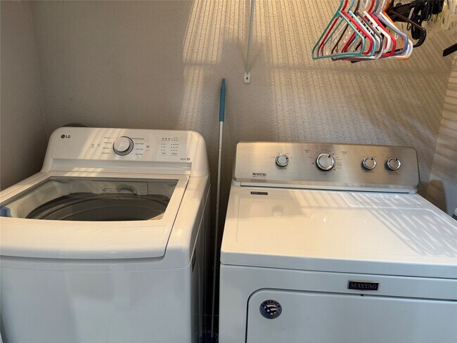 Building Photo - 2300 Old Spanish Trl