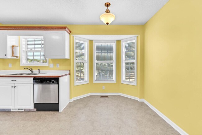 Building Photo - 3 Bedroom Pet Friendly Home For Rent With ...