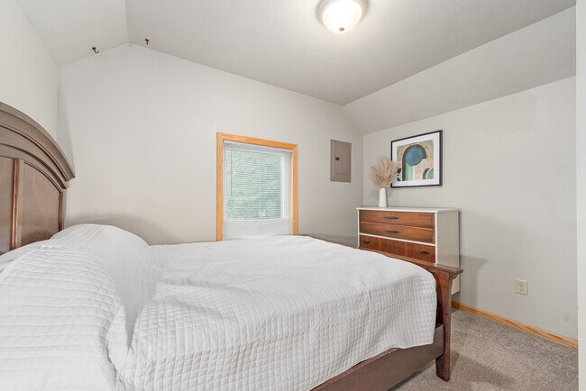 Building Photo - 2517 S Duluth Ave