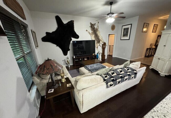 Building Photo - 16901 Desmare St