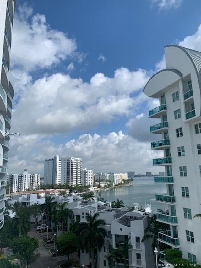 Building Photo - 7900 Harbor Island Dr