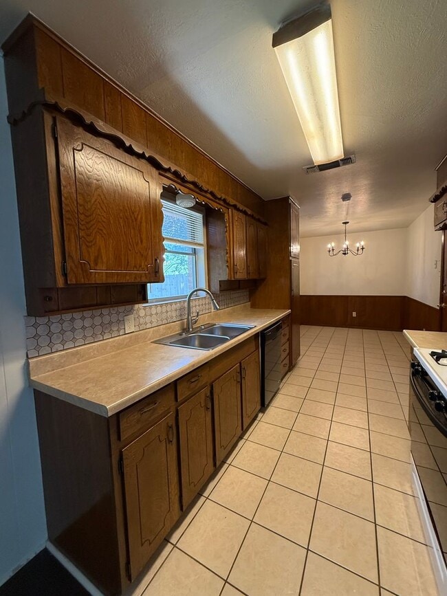 Building Photo - 3/2/2 in ALEDO - BIG YARD - GREAT PRICE!!!