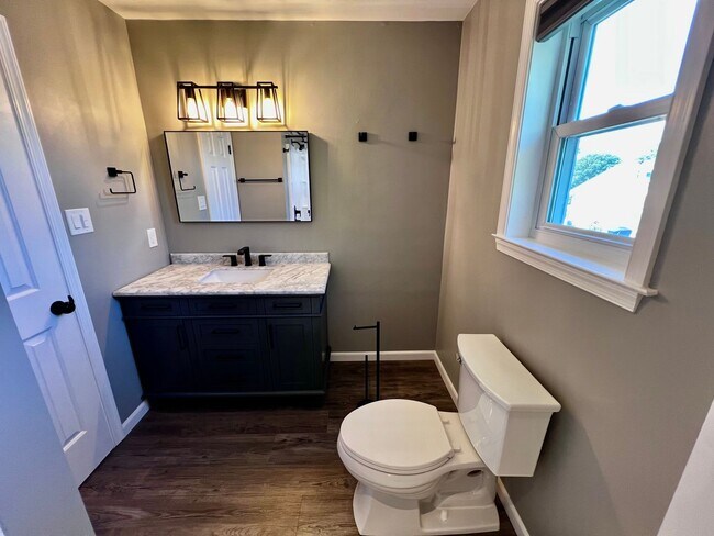 Building Photo - Charming Home in Ocean Lakes Community