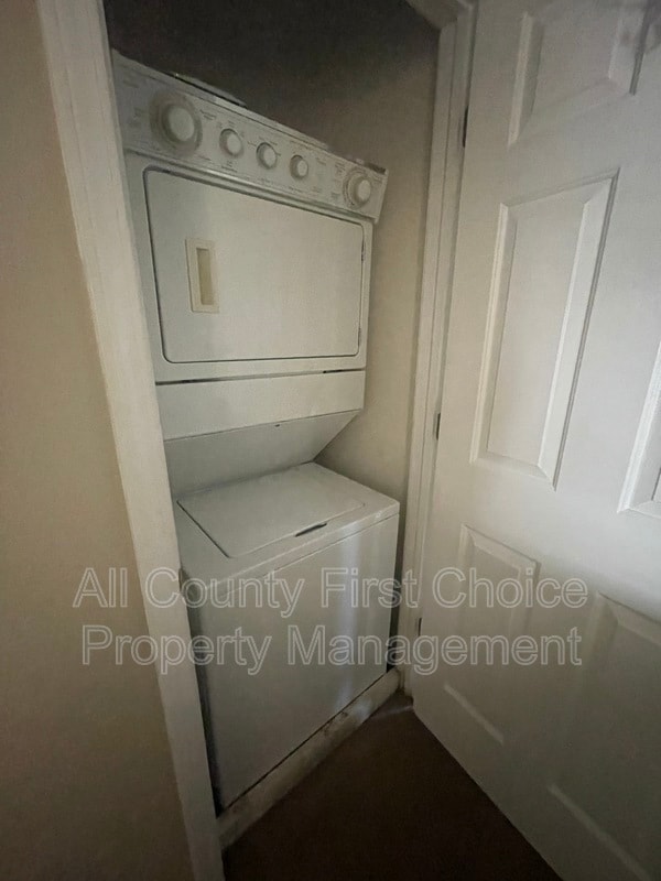 Building Photo - 13056 Thoroughbred Loop